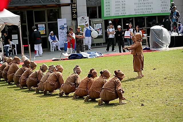 IMG_2009-12_제주도_귀리겉보리농사일소리04_(제50회_한국민속예술제).jpg