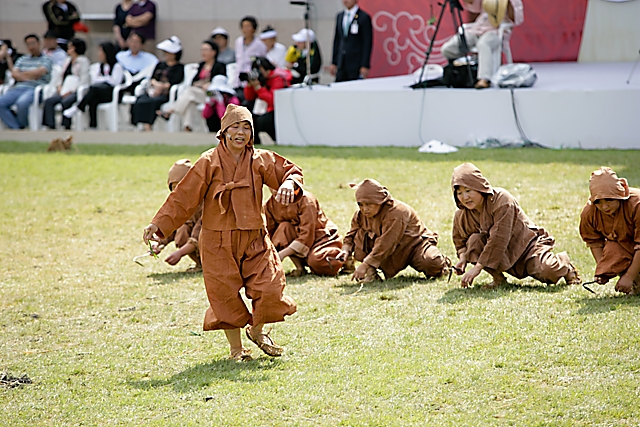 IMG_2009-12_제주도_귀리겉보리농사일소리05_(제50회_한국민속예술제).jpg