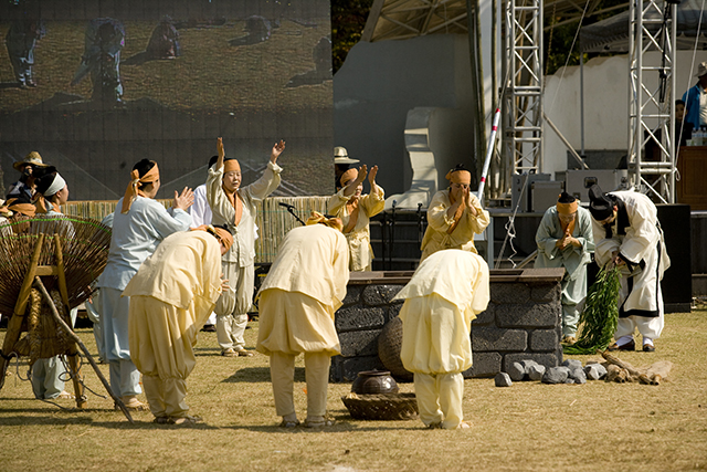 IMG_2011-19_유성봉명리온천수착정놀이08_(제52회_한국민속예술축제).jpg