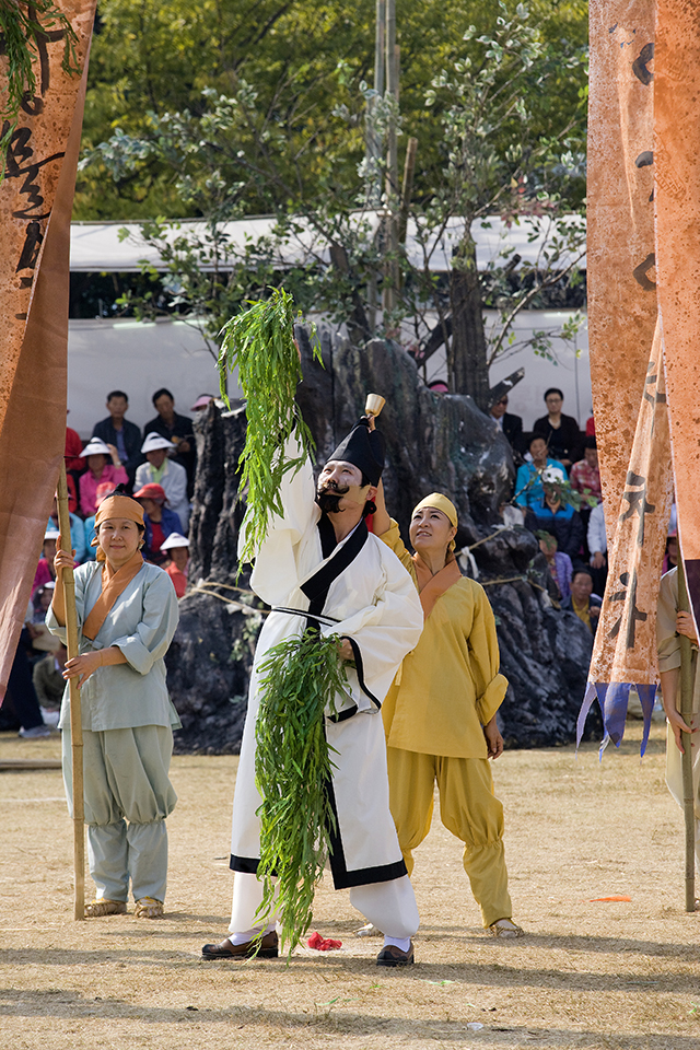 IMG_2011-19_유성봉명리온천수착정놀이16_(제52회_한국민속예술축제).jpg