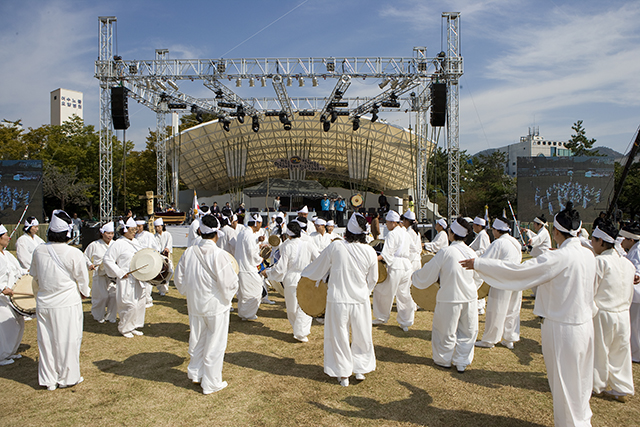 IMG_2011_개막공연벅수제02_(제52회_한국민속예술축제).jpg