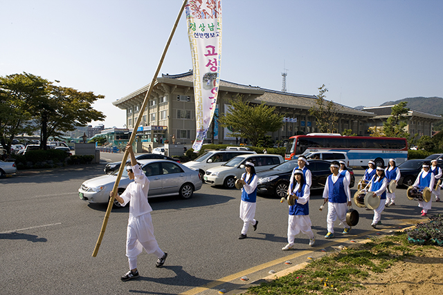 IMG_2011_개막식거리행진18_(제52회_한국민속예술축제).jpg