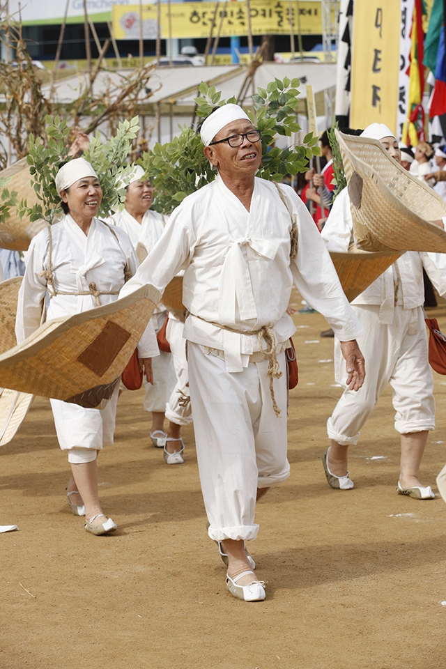 IMG_2012_입장식_(제53회_한국민속예술축제)_34.jpg