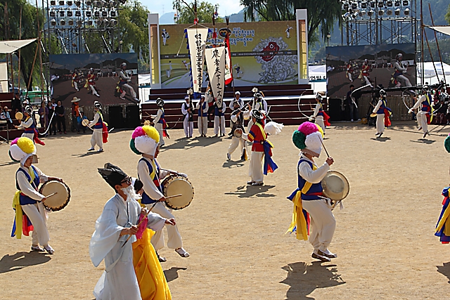 IMG_2014청-10_김제농악과_도둑잽이굿_(제21회_전국청소년민속예술제)_47.jpg