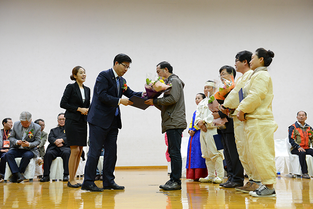 IMG_2015-시상식_및_폐막식_(제56회_한국민속예술축제)_106.jpg