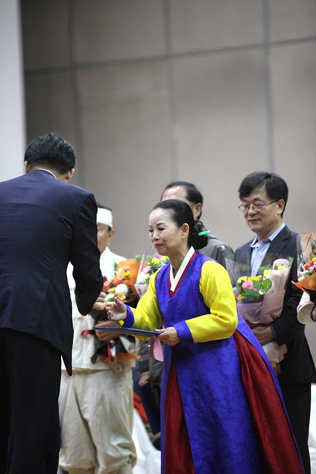 IMG_2015-시상식_및_폐막식_(제56회_한국민속예술축제)_26.jpg