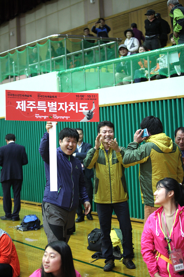 IMG_2015-시상식_및_폐막식_(제56회_한국민속예술축제)_47.jpg