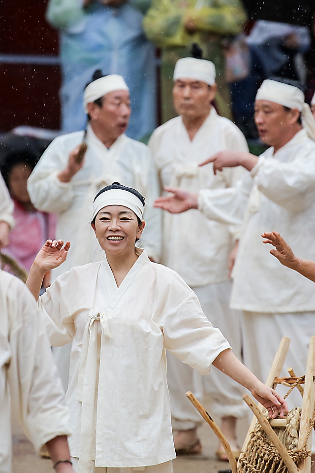 IMG_2016-16_안동제비원성주굿풀이_(제57회_한국민속예술축제)_13.jpg