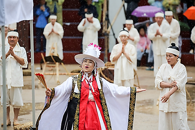 IMG_2016-16_안동제비원성주굿풀이_(제57회_한국민속예술축제)_17.jpg