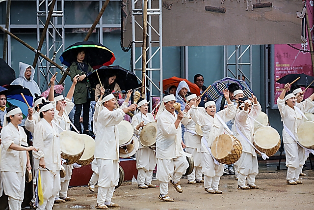 IMG_2016-16_안동제비원성주굿풀이_(제57회_한국민속예술축제)_20.jpg