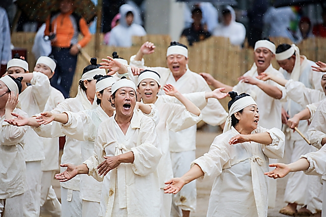 IMG_2016-16_안동제비원성주굿풀이_(제57회_한국민속예술축제)_23.jpg