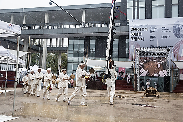 IMG_2016-16_안동제비원성주굿풀이_(제57회_한국민속예술축제)_28.jpg