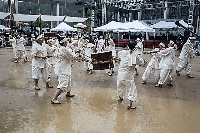 IMG_2016-16_안동제비원성주굿풀이_(제57회_한국민속예술축제)_38.jpg