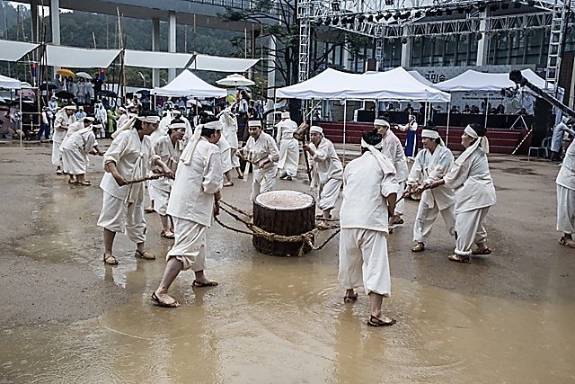 IMG_2016-16_안동제비원성주굿풀이_(제57회_한국민속예술축제)_39.jpg