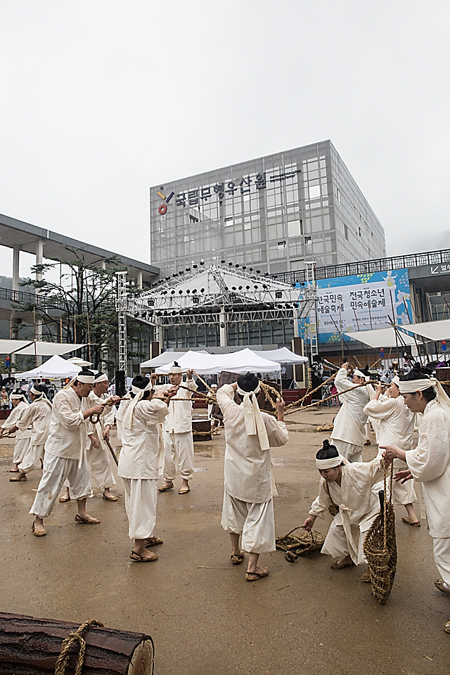 IMG_2016-16_안동제비원성주굿풀이_(제57회_한국민속예술축제)_40.jpg