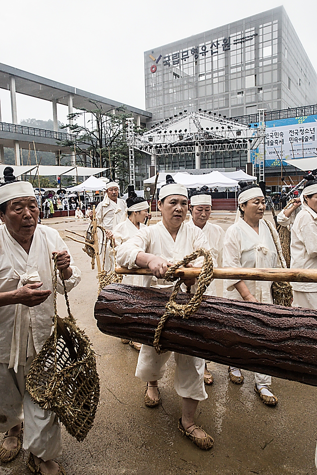 IMG_2016-16_안동제비원성주굿풀이_(제57회_한국민속예술축제)_45.jpg