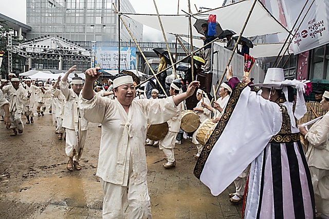 IMG_2016-16_안동제비원성주굿풀이_(제57회_한국민속예술축제)_51.jpg