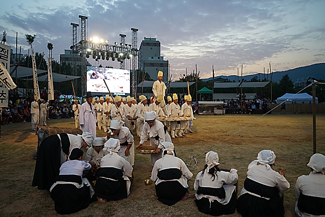 IMG_2017-20_괴산군_여사왕_대도듬_놀이_(제58회_한국민속예술축제)_31.jpg