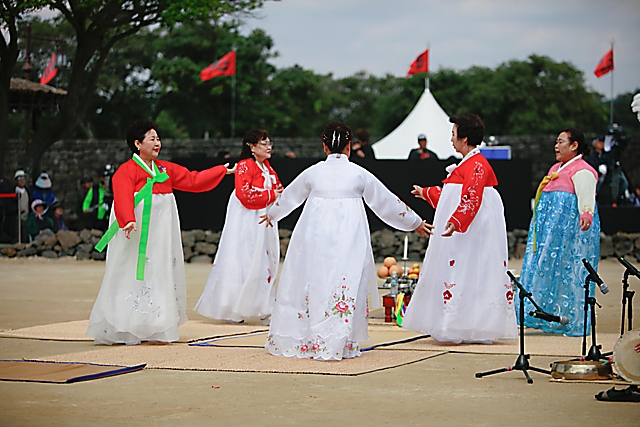 IMG_2018-입장식_및_개막식_(제59회_한국민속예술축제)_10.jpg