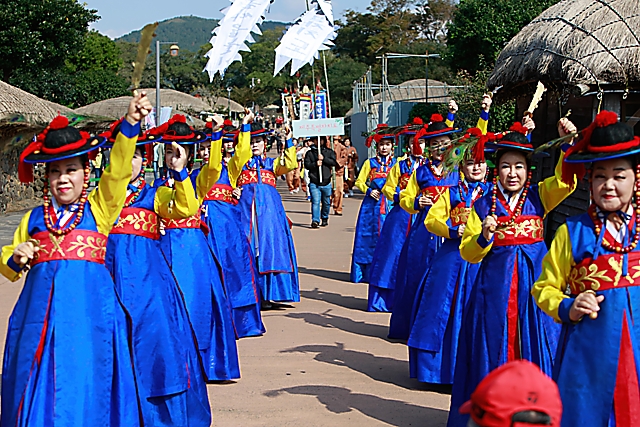 IMG_2018-입장식_및_개막식_(제59회_한국민속예술축제)_38.jpg