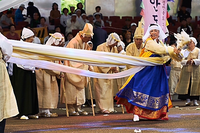 IMG_2019-19_평안도다리굿_(제60회_한국민속예술축제)_31.jpg