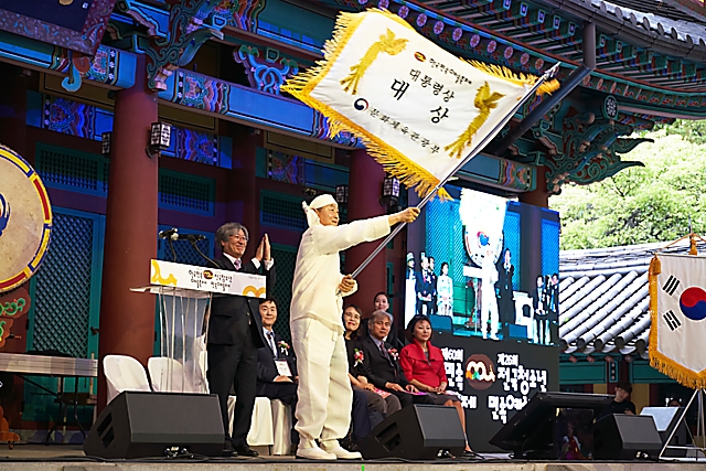 IMG_2019-개막식_(제60회_한국민속예술축제)_12.jpg