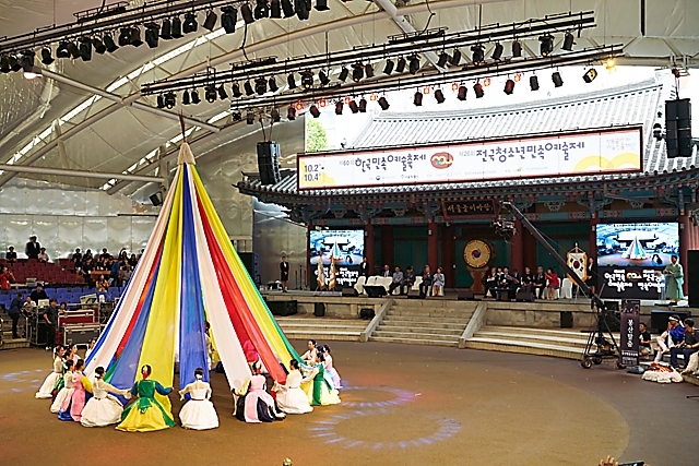 IMG_2019-개막식_(제60회_한국민속예술축제)_26.jpg