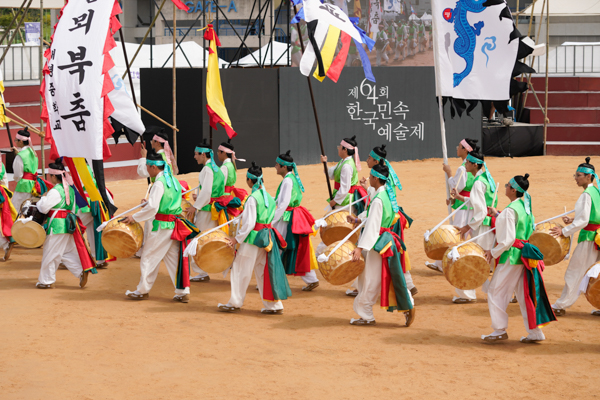 IMG_2023청-05_날뫼북춤(제64회_한국민속예술제_일반부)_14.jpg