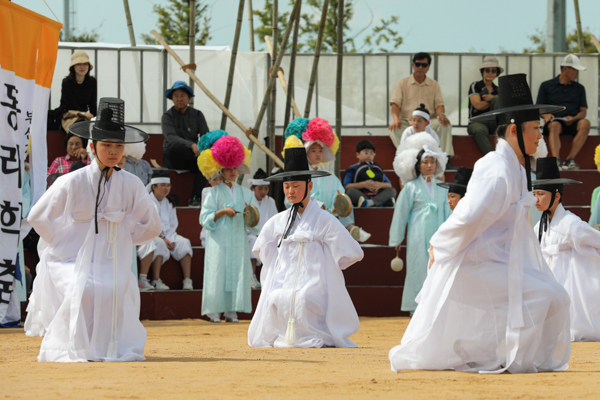 IMG_2023청-06_동래학춤(제64회_한국민속예술제_일반부)_18.jpg